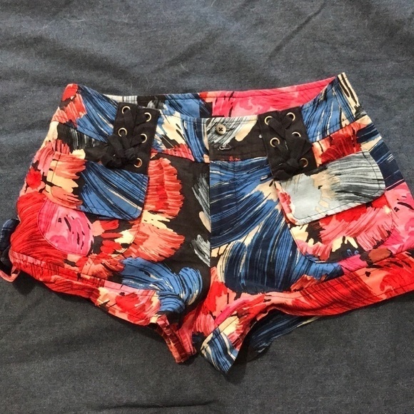 Nanette Lepore summer shorts - Picture 1 of 3